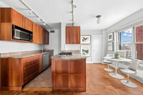 $2,495,000 | 14 Horatio Street, Unit 15CD | West Village