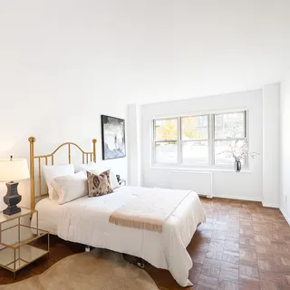 $1,995,000 | 20 East 9th Street, Unit 7V | Greenwich Village