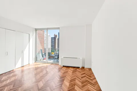 $950,000 | 360 East 88th Street, Unit 9B | Upper East Side