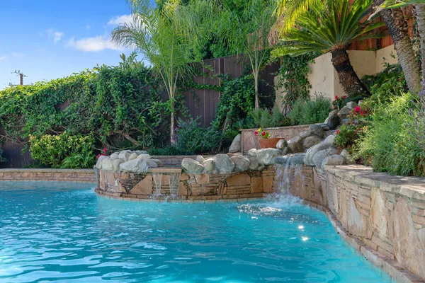 $2,399,000 | 913 Chattanooga Avenue, Pacific Palisades, CA 90272