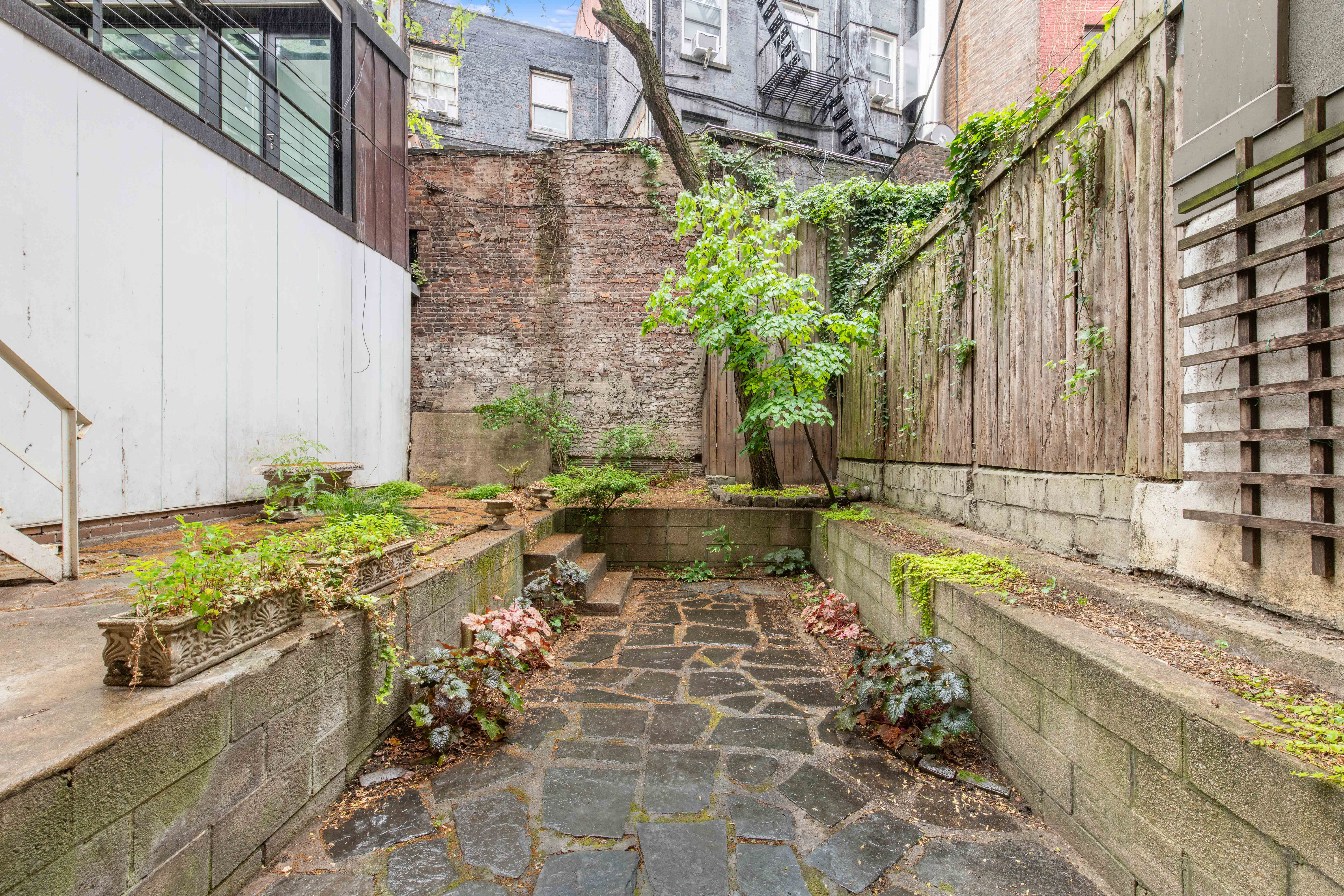 765 Greenwich Street, Unit 1 Manhattan, NY 10014 - Photo 4 of 14 a view of a swimming pool with a patio