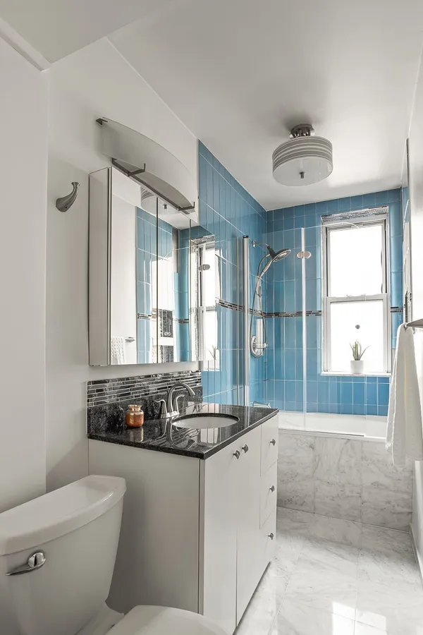 $925,000 | 210 East 17th Street, Unit 5C | Gramercy