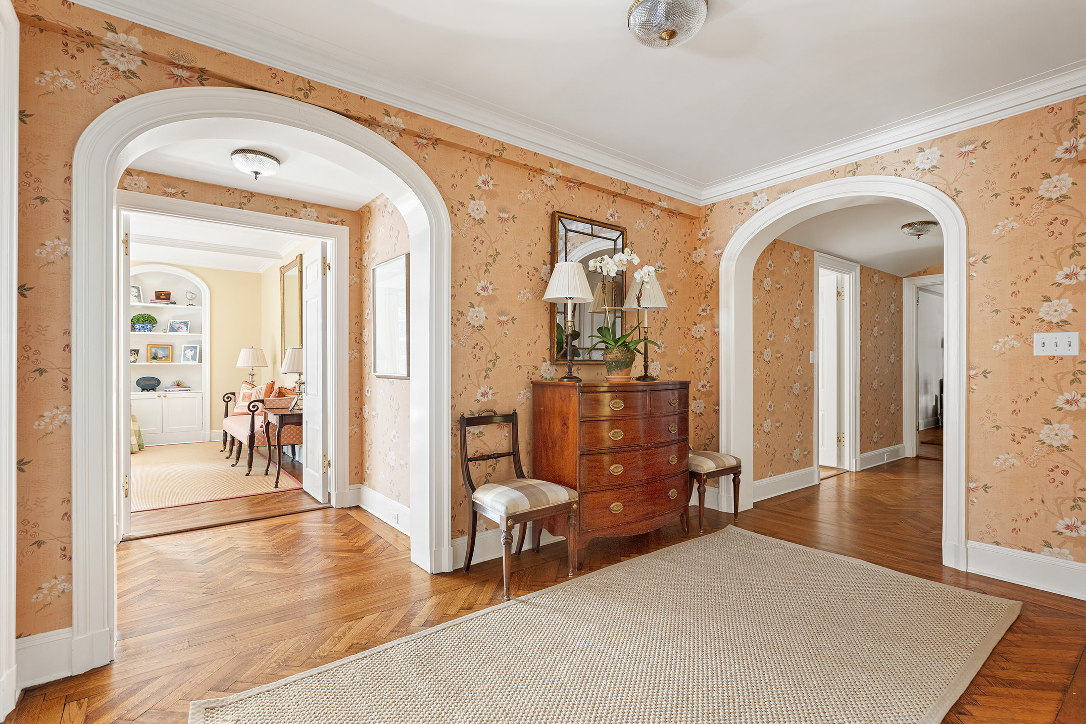 133 East 80th Street, Unit 3A Manhattan, NY 10075 - Photo 3 of 19 view of hall way with mirror