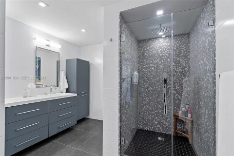 $2,100,000 | 9 Island Avenue, Unit 407, Miami Beach, FL 33139