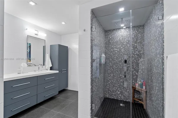 $2,100,000 | 9 Island Avenue, Unit 407, Miami Beach, FL 33139