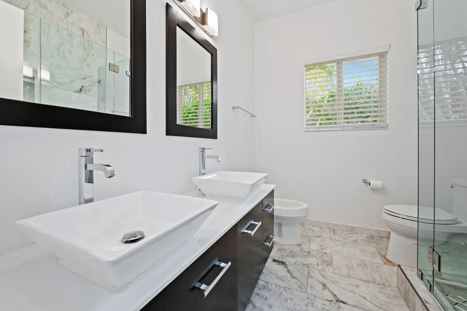 $2,595,000 | 218 Shore Drive South, Miami, FL 33133