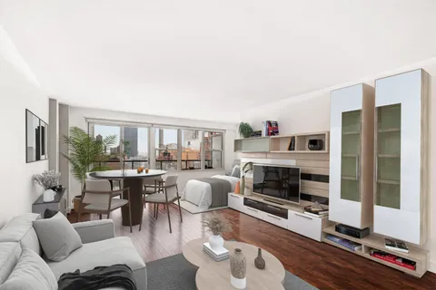 $585,000 | 363 East 76th Street, Unit 14E | Lenox Hill