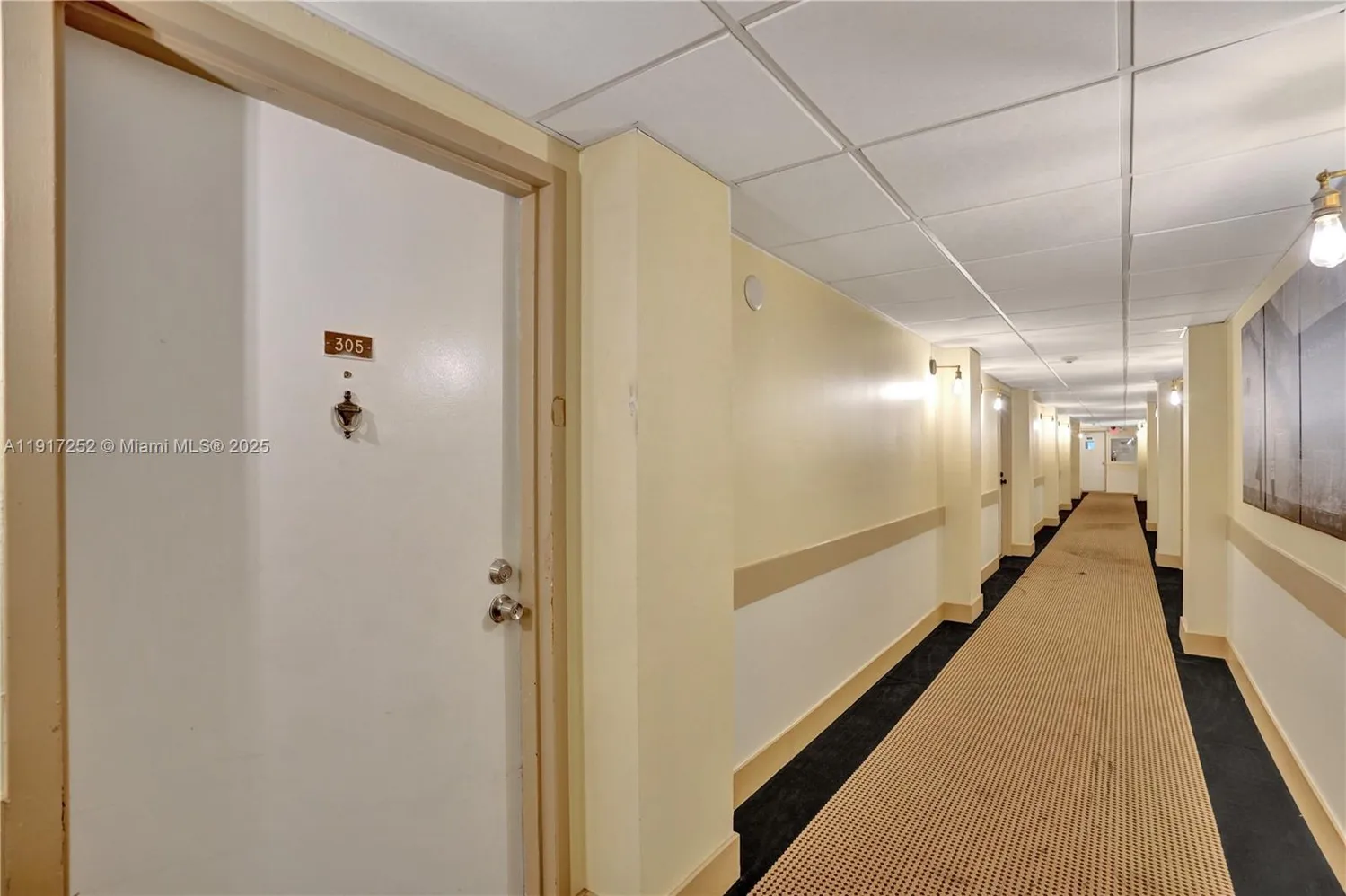 $1,700 | 4164 Inverrary Drive, Unit 305, Lauderhill, FL 33319