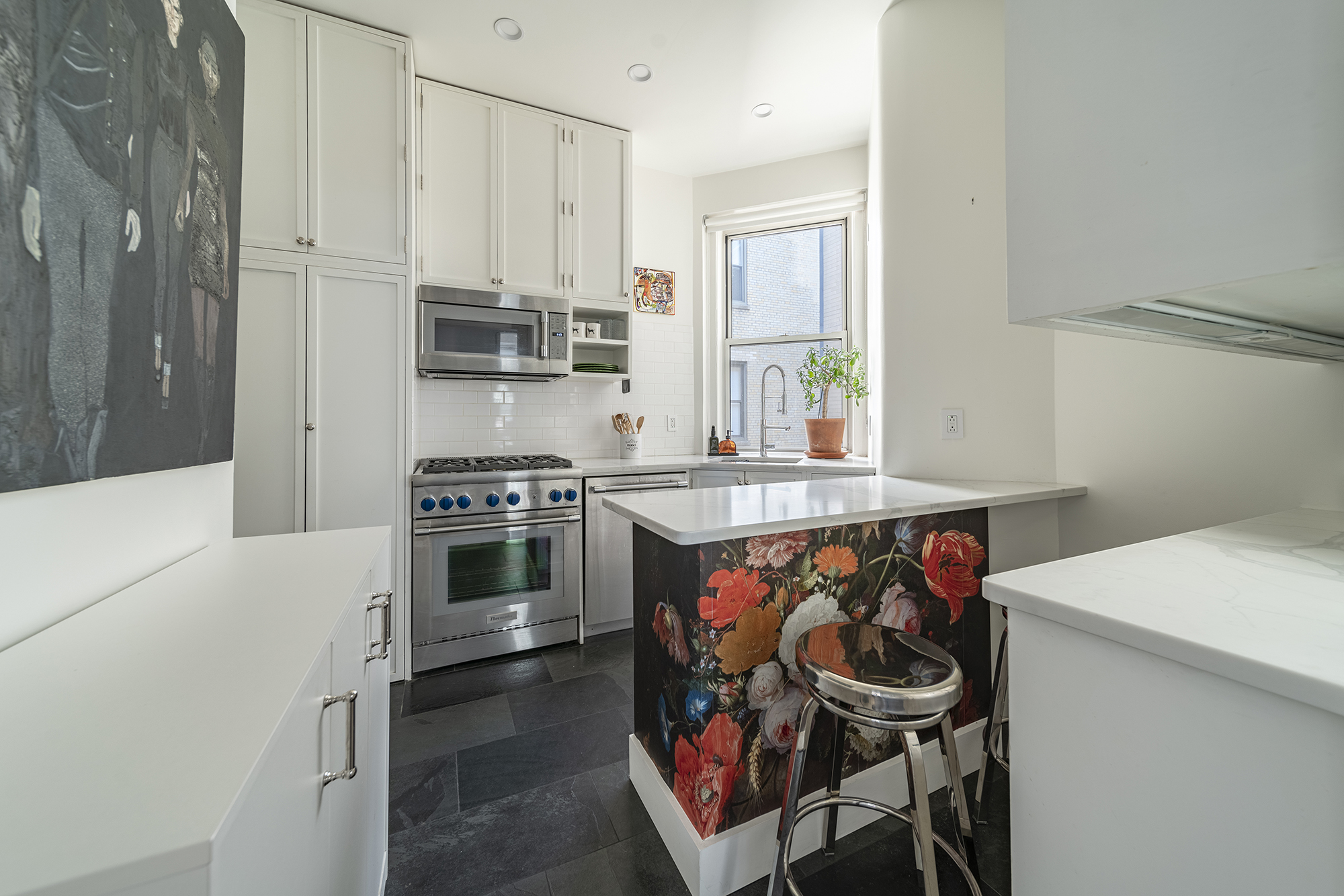 302 West 86th Street, Unit 11C Manhattan, NY 10024 - Photo 6 of 16 a kitchen with a stove and a refrigerator