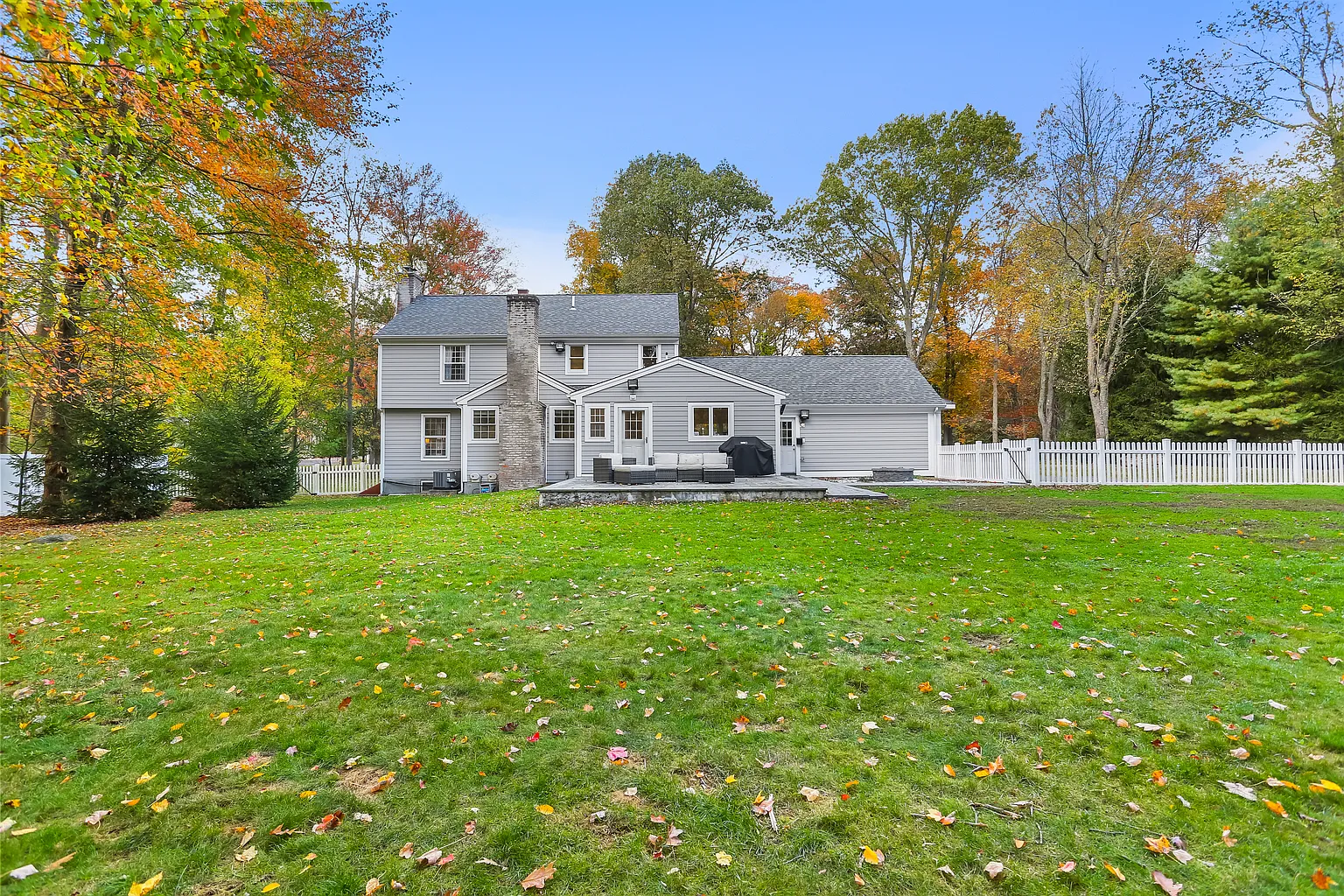 281 Wood House Road Fairfield, CT 06824 - Photo 23 of 28