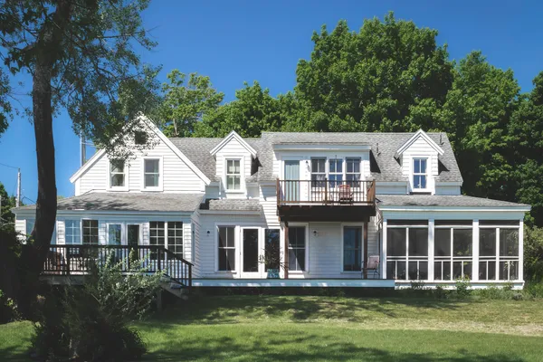 $1,400,000 | 84 Railroad Avenue, Rowley, MA 01969