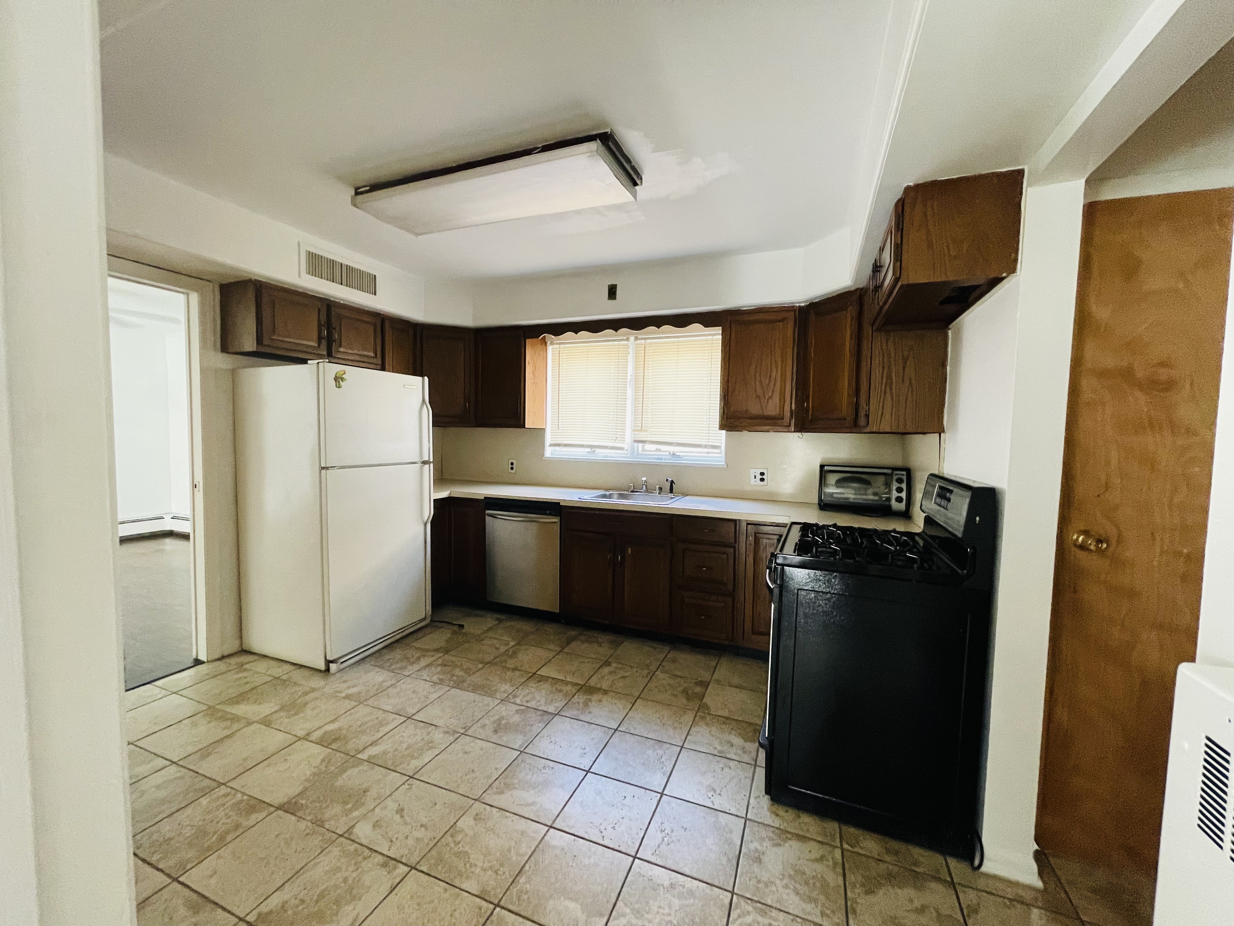 1361 Virginia Avenue Bronx, NY 10462 - Photo 6 of 20