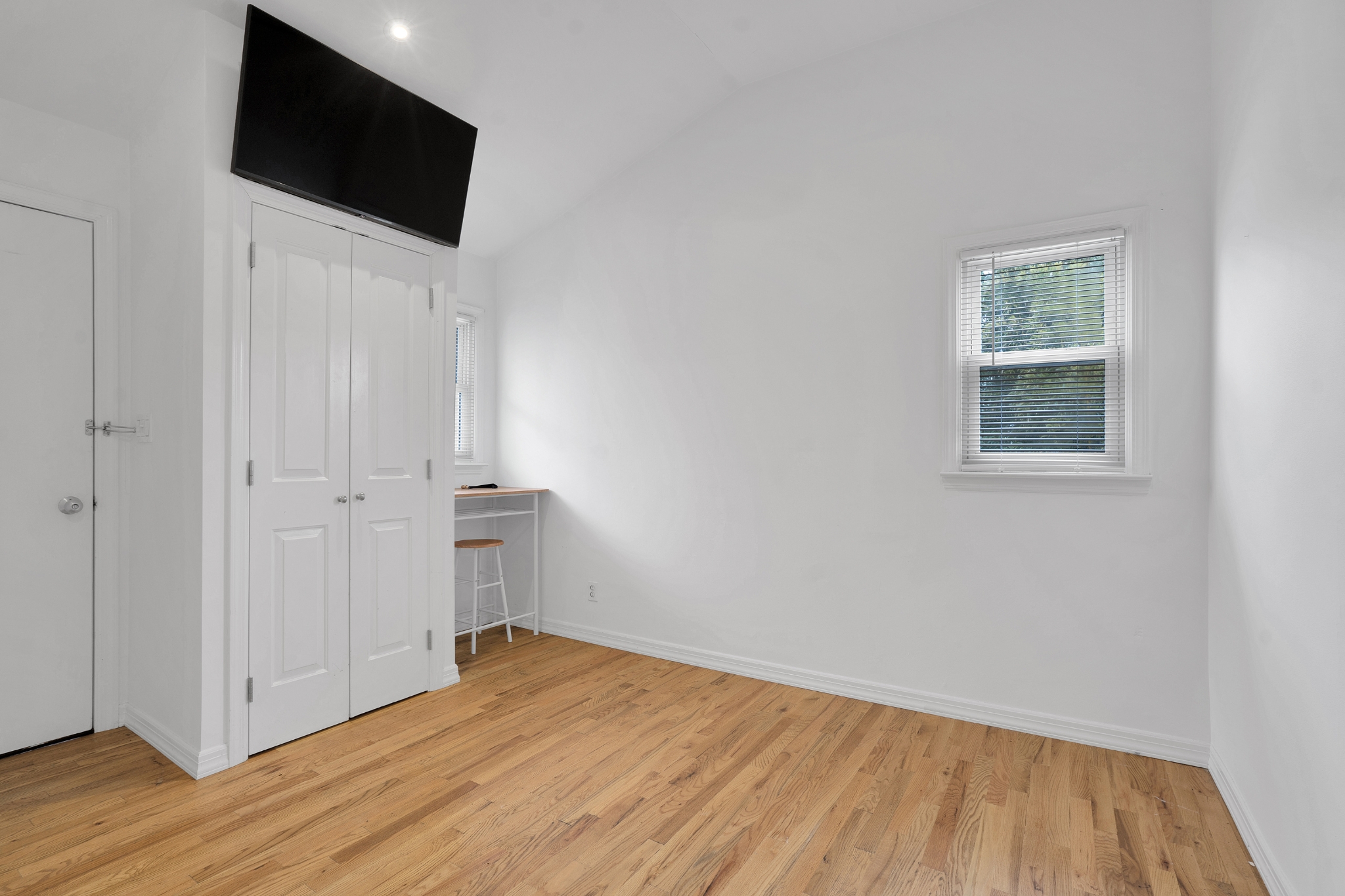 87 North Road Hampton Bays, NY 11946 - Photo 15 of 18