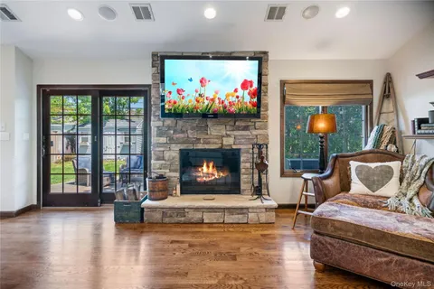 $1,098,000 | 8 Melony Avenue, Plainview, NY 11803