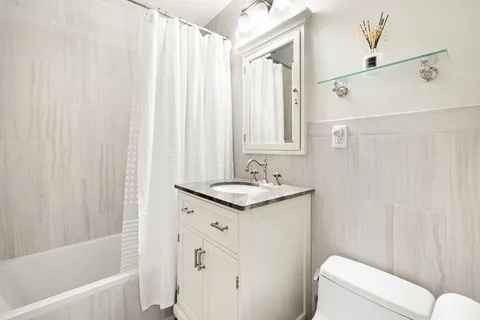 $995,200 | 555 Main Street, Unit 1002 | Roosevelt Island