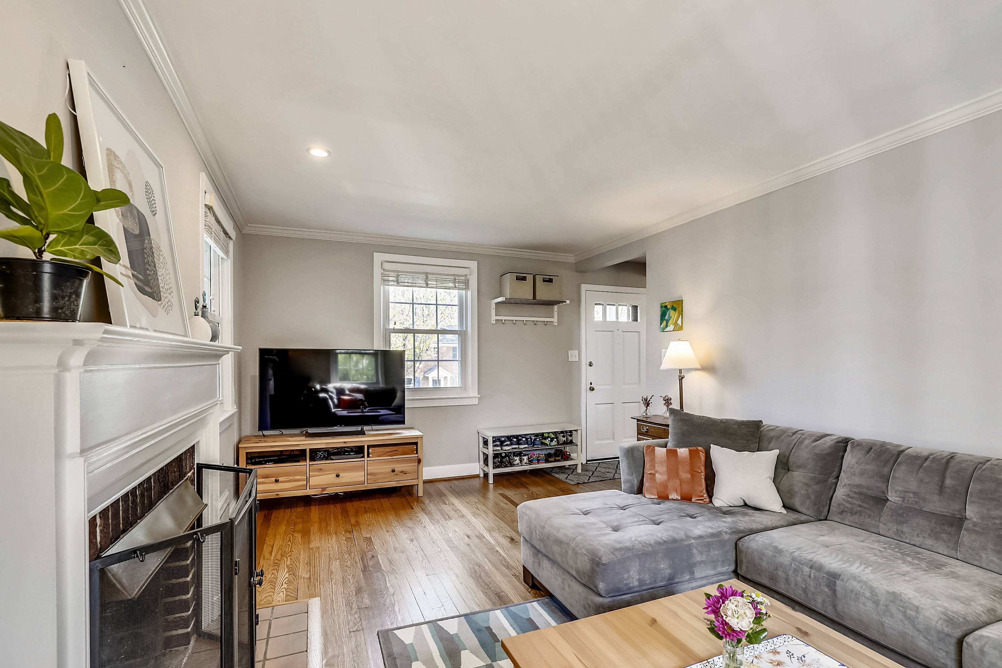 10028 Dallas Avenue Silver Spring, MD 20901 - Photo 3 of 34