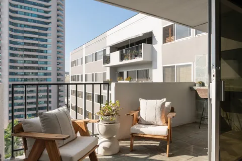 $820,000 | 10450 Wilshire Boulevard, Unit 12C, Los Angeles, CA 90024