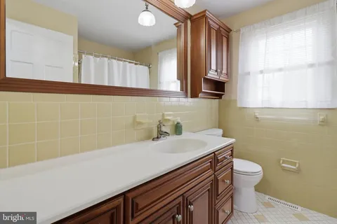 $425,000 | 19 Valley Forge Road, New Castle, DE 19720