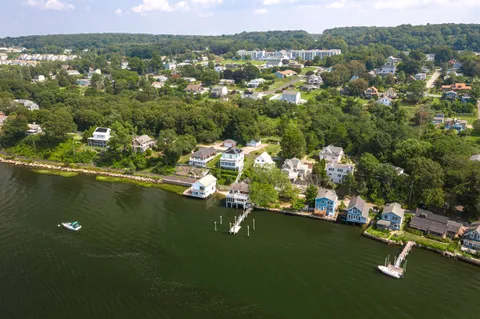 $795,000 | 286 Riverside Drive, Tiverton, RI 02878