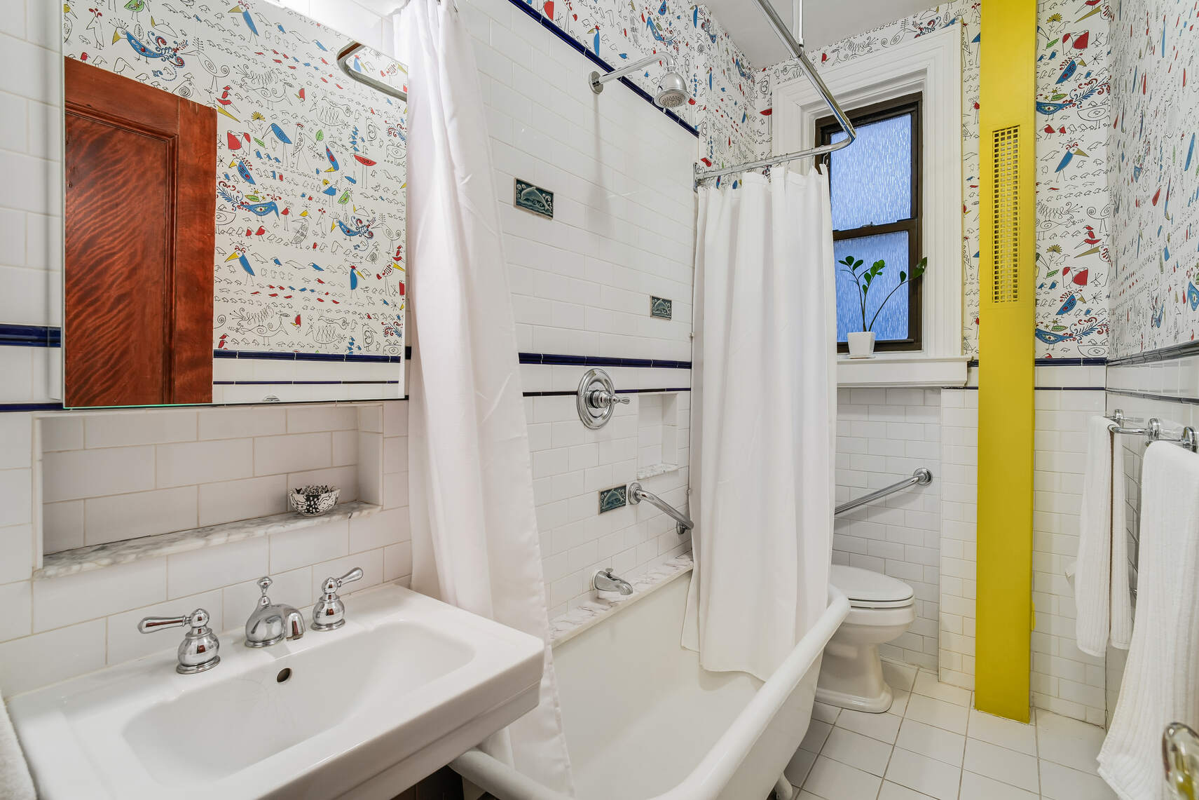 605 West 111th Street, Unit 43 Manhattan, NY 10025 - Photo 18 of 21 a bathroom with a bathtub and a sink