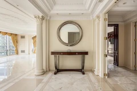 a view of an entryway with a livingroom