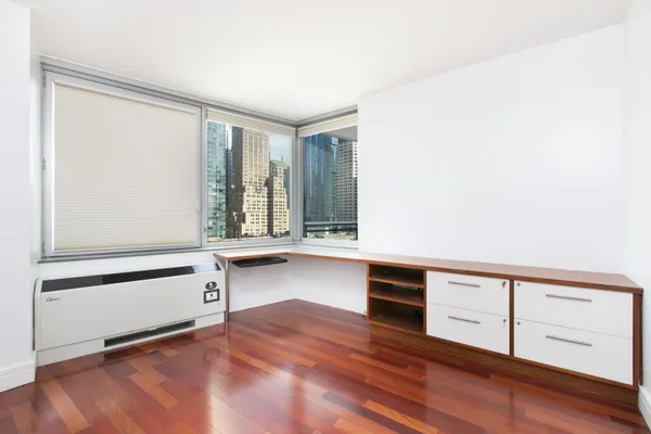 $8,900 | 30 West Street, Unit 15B | Battery Park City