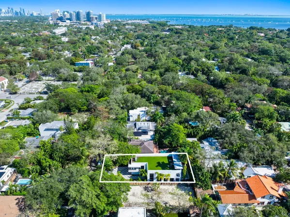 $4,950,000 | 3770 Kumquat Avenue, Miami, FL 33133