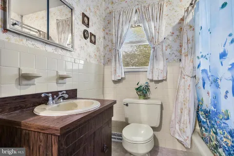 $375,000 | 606 Hamilton Drive, Cinnaminson, NJ 08077