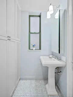 $995,000 | 595 West End Avenue, Unit 3C | Upper West Side