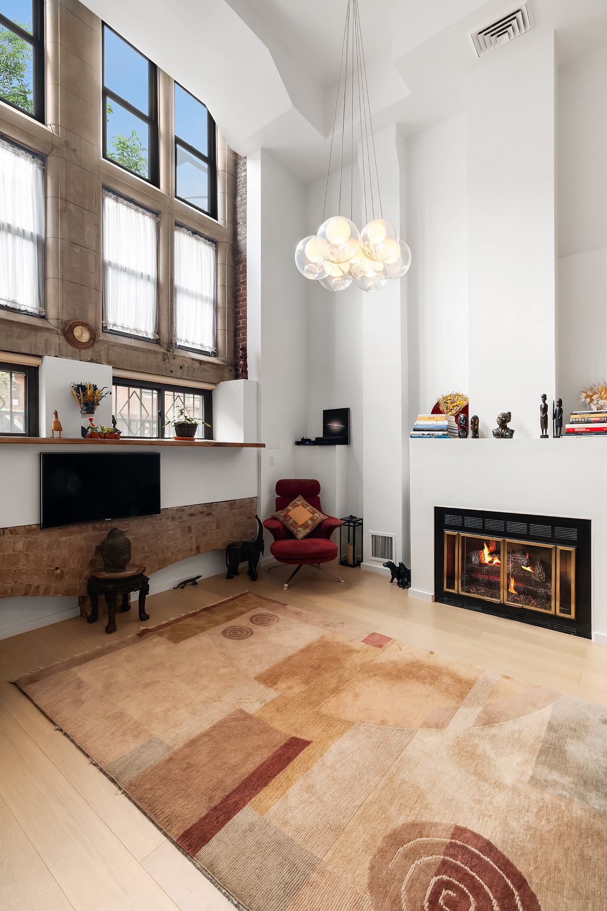 248 East 31st Street, Unit 1D Manhattan, NY 10016 - Photo 2 of 13 a living room with furniture