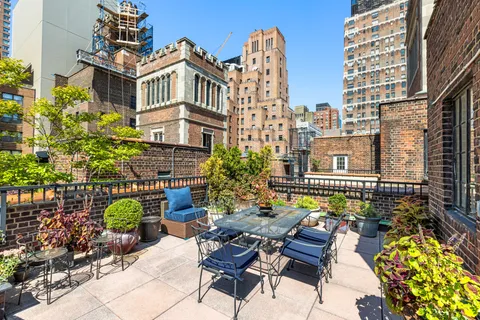 $865,000 | 324 East 41st Street, Unit 1103C | Murray Hill