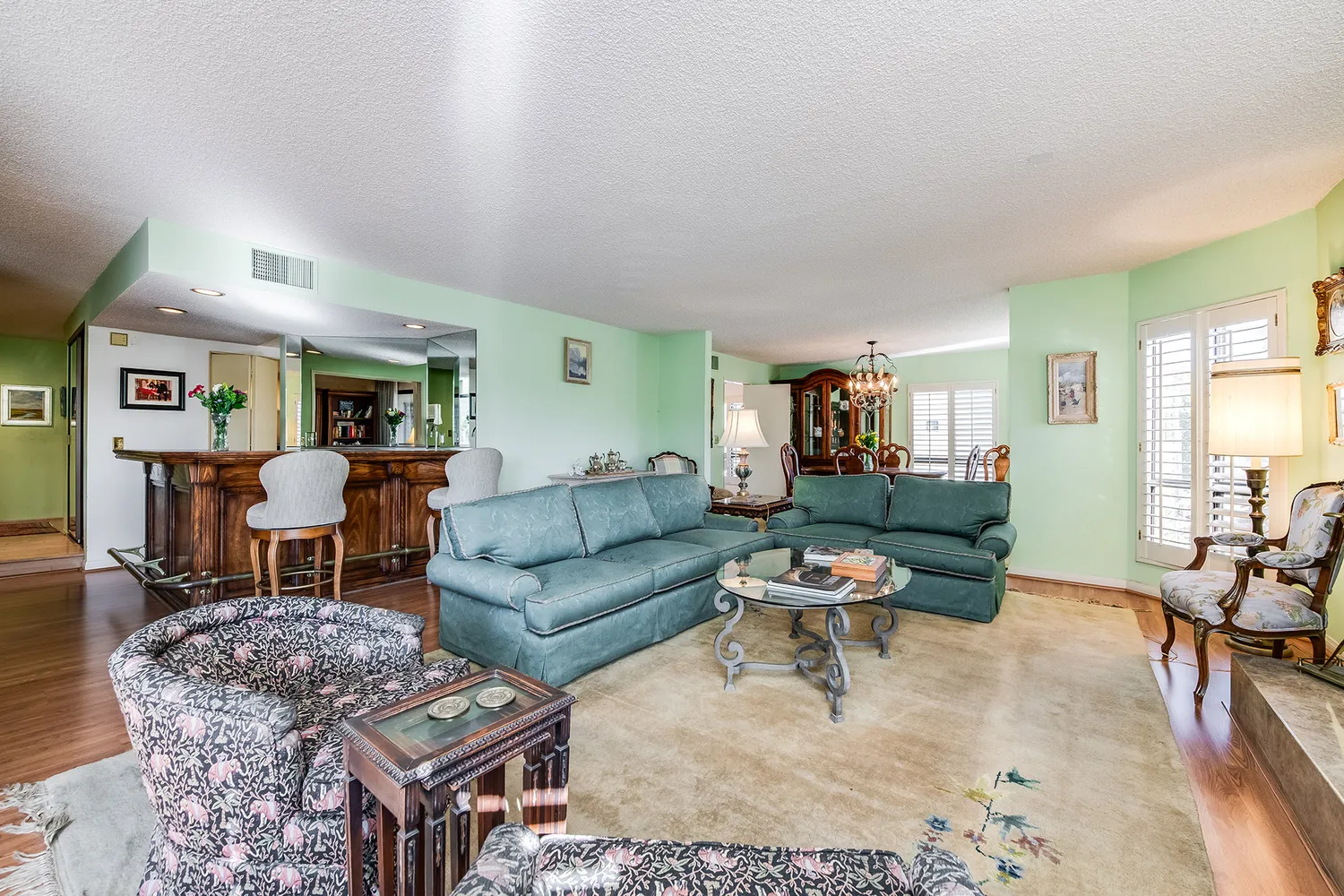 $849,000 | 10409 Riverside Drive, Unit 203, Toluca Lake, CA 91602