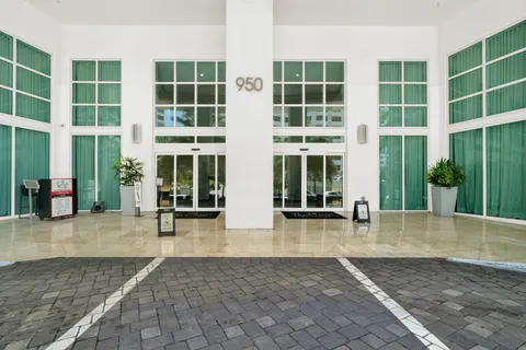 $375,000 | 950 Brickell Bay Drive, Unit 802, Miami, FL 33131