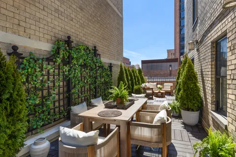 $2,595,000 | 7 Park Avenue, Unit 18BC | Murray Hill