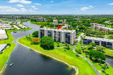 $215,000 | 7076 Huntington Lane, Unit 502, Delray Beach, FL 33446