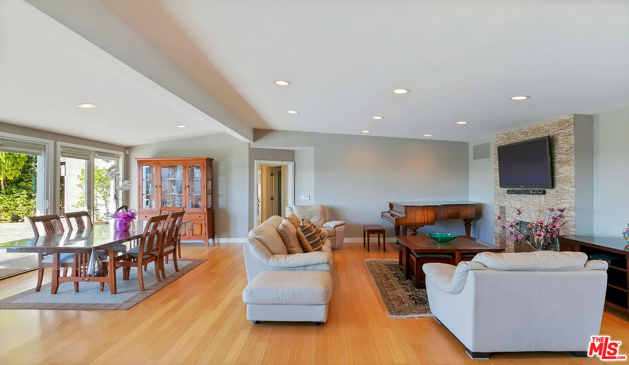 $2,590,000 | 3921 Cody Road, Sherman Oaks, CA 91403