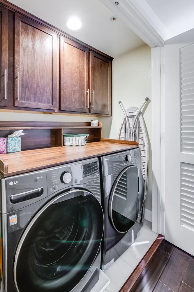 $849,000 | 10878 Bloomfield Street, Unit 211, Toluca Lake, CA 91602