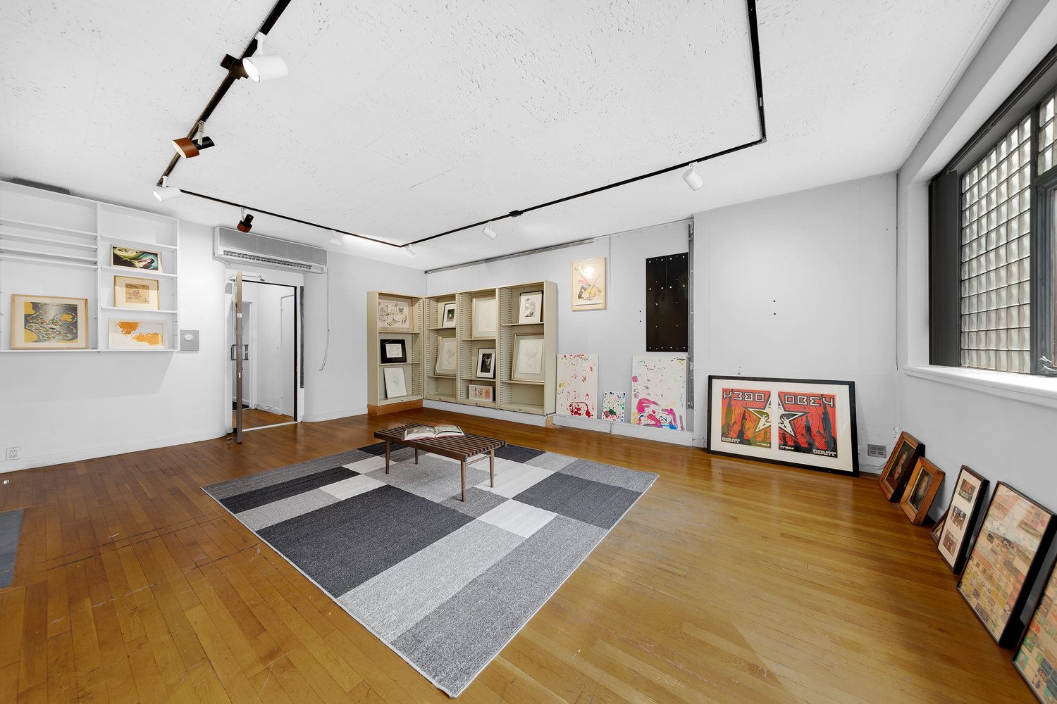 219 East 49th Street Manhattan, NY 10017 - Photo 9 of 19 a living room with furniture and a flat screen tv