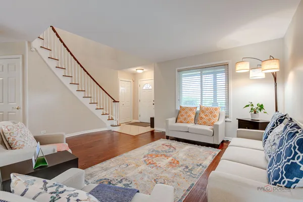 Contact Agent | 117 Annapolis Drive, Vernon Hills, IL 60061