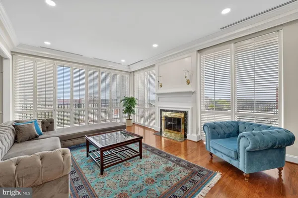 $875,000 | 1300 Army Navy Drive, Unit PH3, Arlington, VA 22202