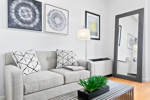 $529,000 | 20 West Street, Unit 37G | Financial District