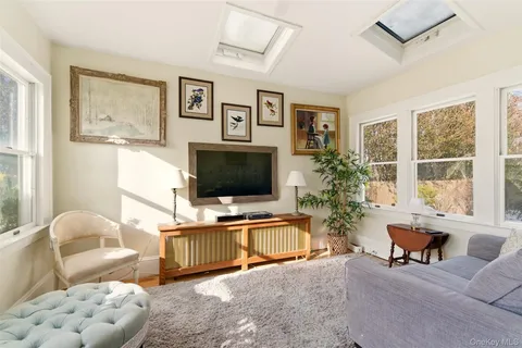 $775,000 | 5 Fenwick Street, Greenlawn, NY 11740