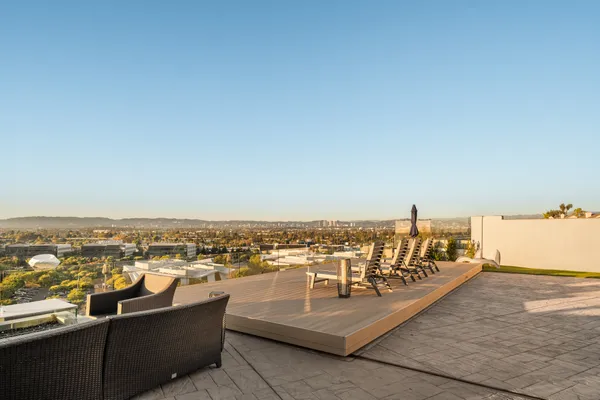 $3,495,000 | 6592 Kentwood Bluffs Drive, Los Angeles, CA 90045