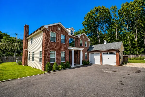 $1,299,000 | 42 Skunks Misery Road, Locust Valley, NY 11560