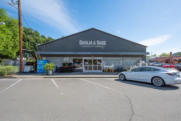 $1,500,000 | 115 East 2nd Street, Cloverdale, CA 95425