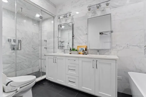 $1,040,000 | 1513 West Walton Street, Unit 1, Chicago, IL 60642