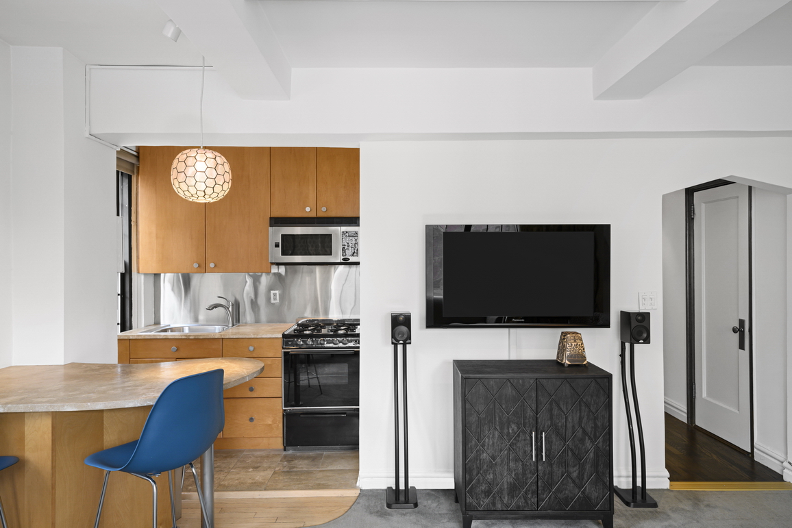 102 East 22nd Street, Unit 10G Manhattan, NY 10010 - Photo 5 of 13