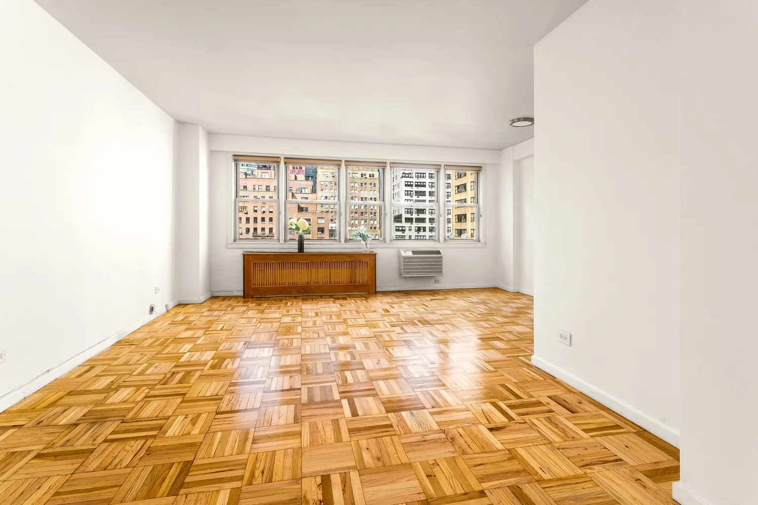 $686,000 | 150 East 37th Street, Unit 10A | Murray Hill