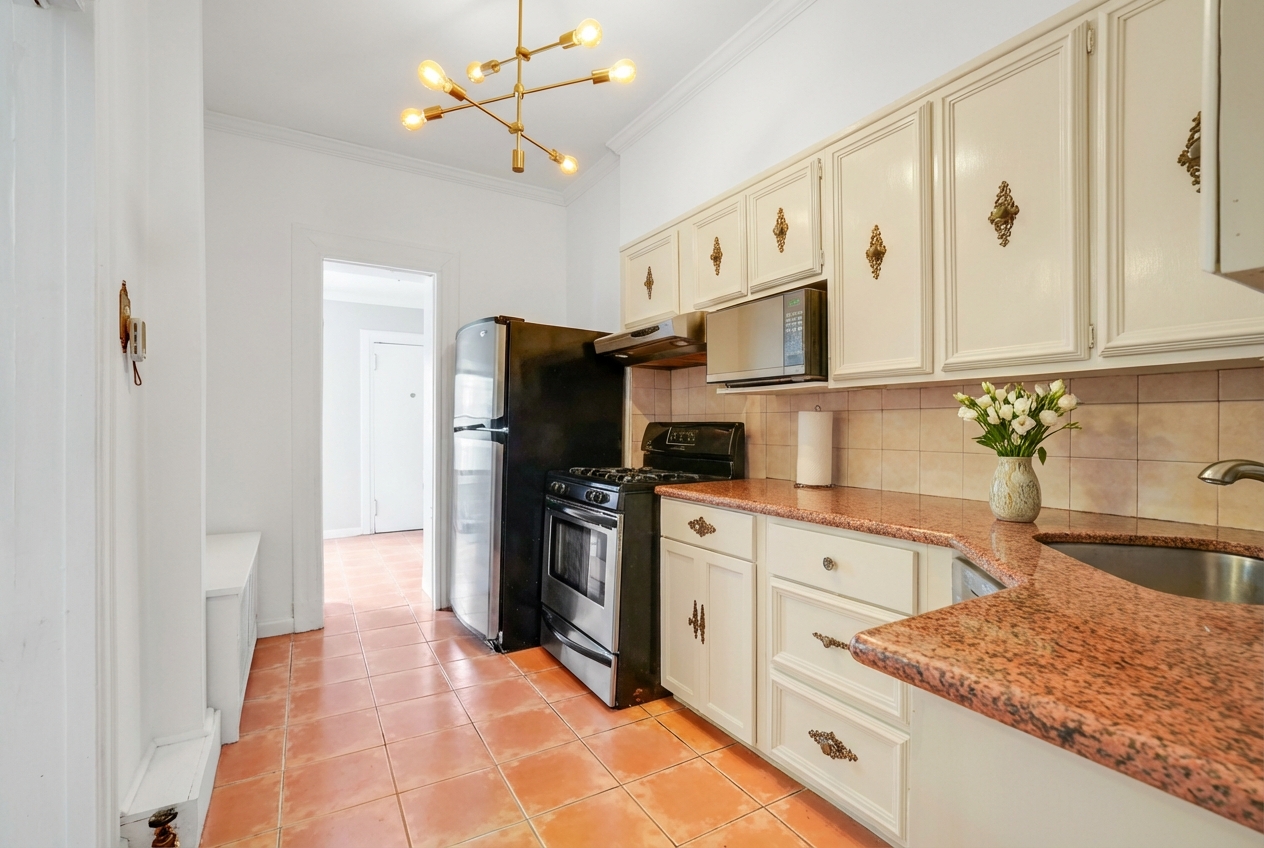 352 New York Avenue Brooklyn, NY 11213 - Photo 11 of 43