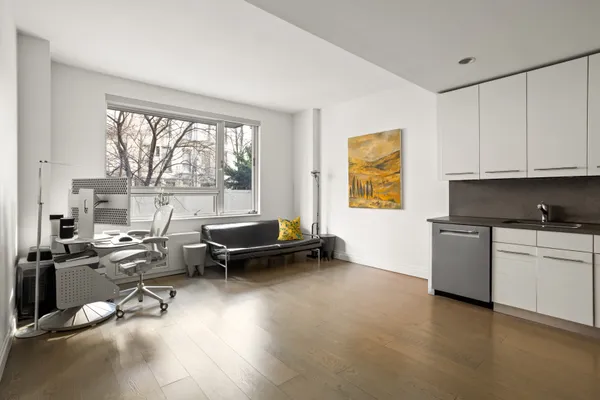 $4,000 | 517 West 46th Street, Unit 205 | Hell's Kitchen